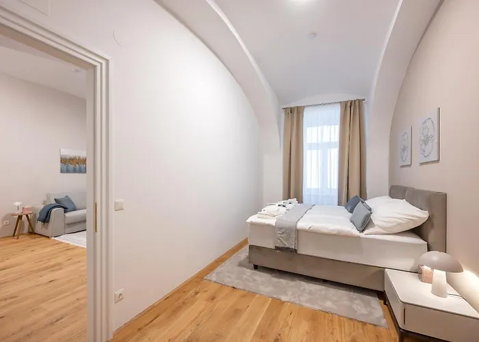 1 Bdr - Diamond, Right Near Vienna's Old *