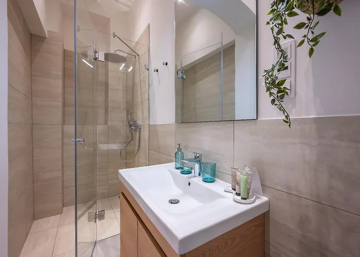 1 Bdr - Diamond, Right Near Vienna's Old Apartamento
