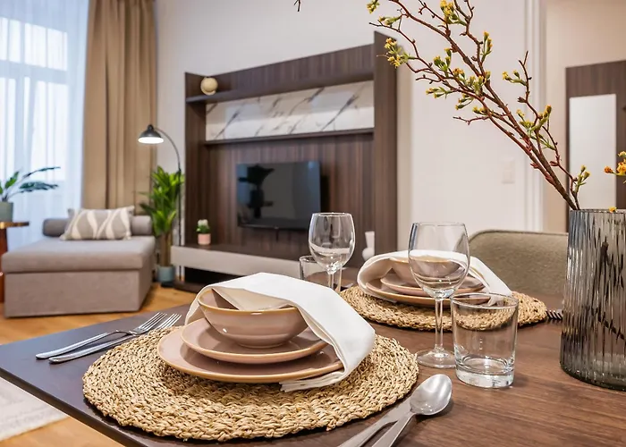 1 Bdr - Diamond, Right Near Vienna's Old Viena