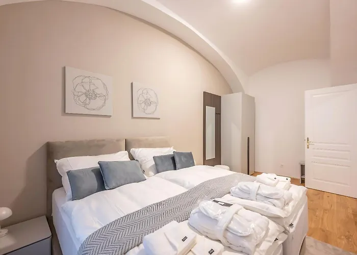 1 Bdr - Diamond, Right Near Vienna's Old * Viena