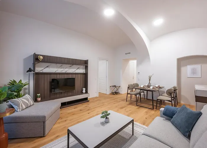 1 Bdr - Diamond, Right Near Vienna's Old Apartamento