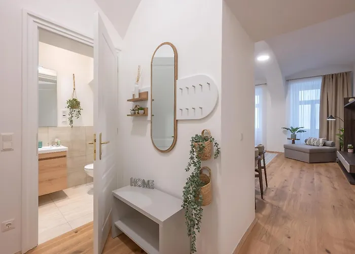 1 Bdr - Diamond, Right Near Vienna's Old *